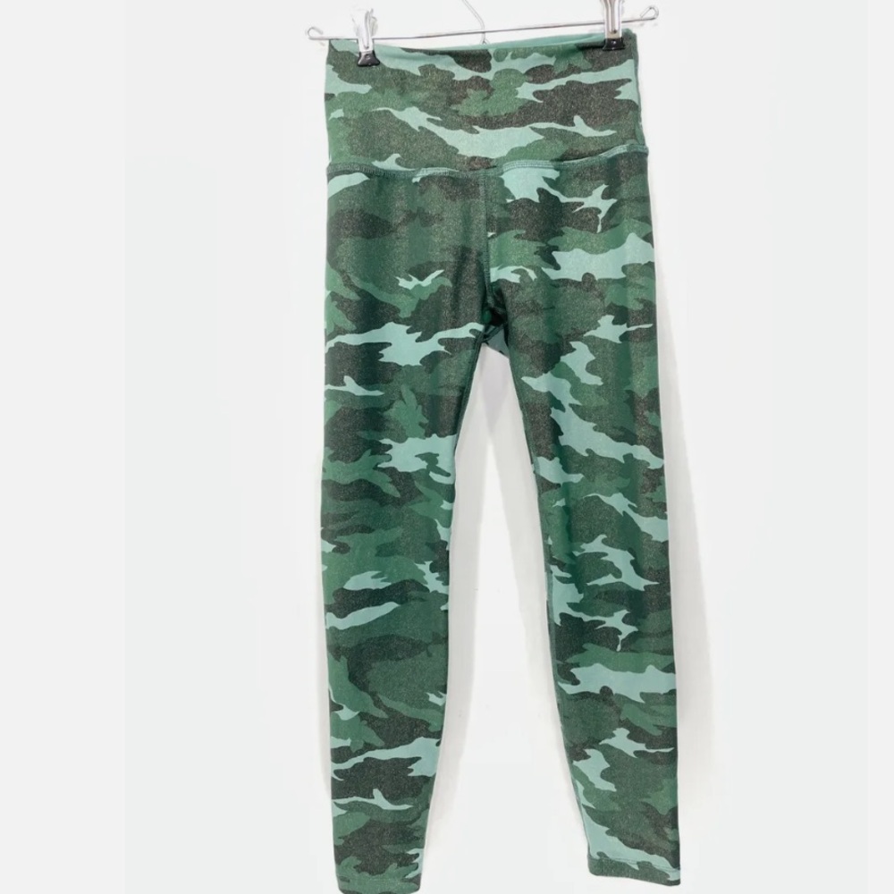 Beyond yoga green camo leggings